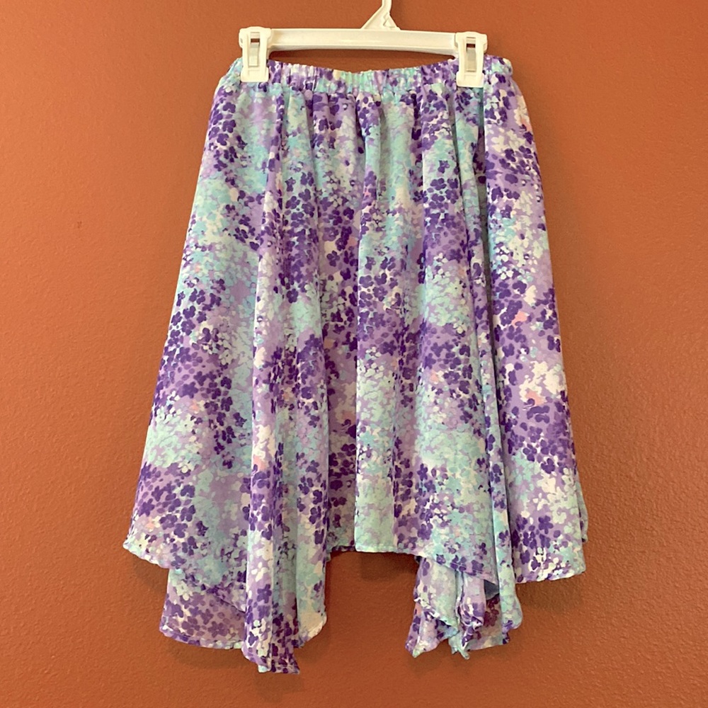 Too cute! Girls Flower Print Skirt.